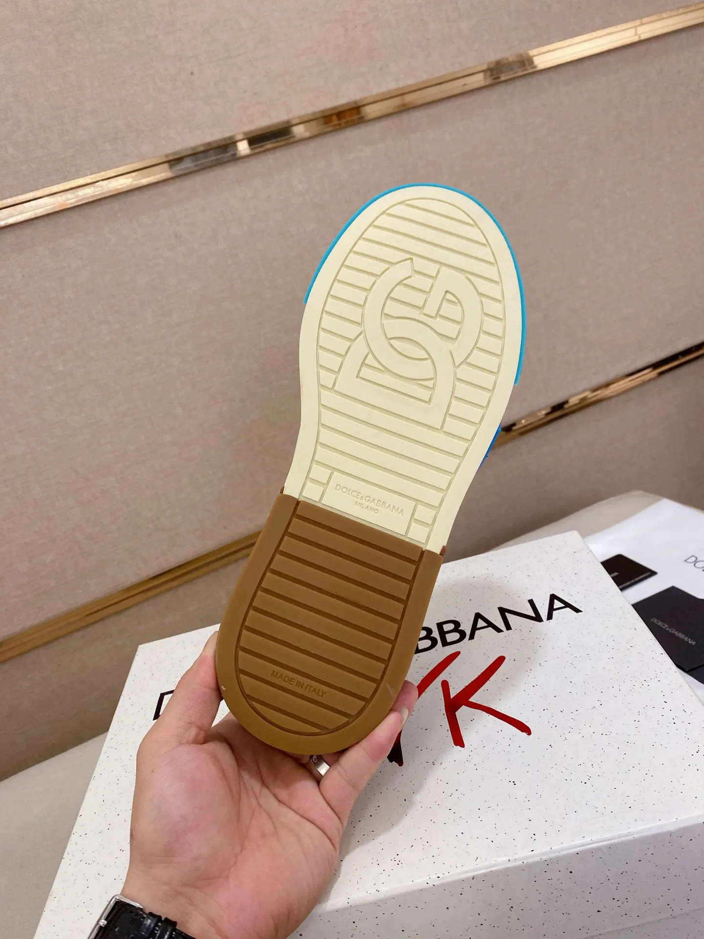 Men's shoes 💰: 660💰 (top quality) The latest sports style DG hot model recommendation, 👉 first launch of men's shoes 😻 I am really crazy about it, top design, impeccable comfort, absolute best-seller, imported cowhide upper, full cowhide lining🐂. Original replica, the latest cool outsole 💥👟Number of codes: 38-44 (45/custom-made, non-refundable)